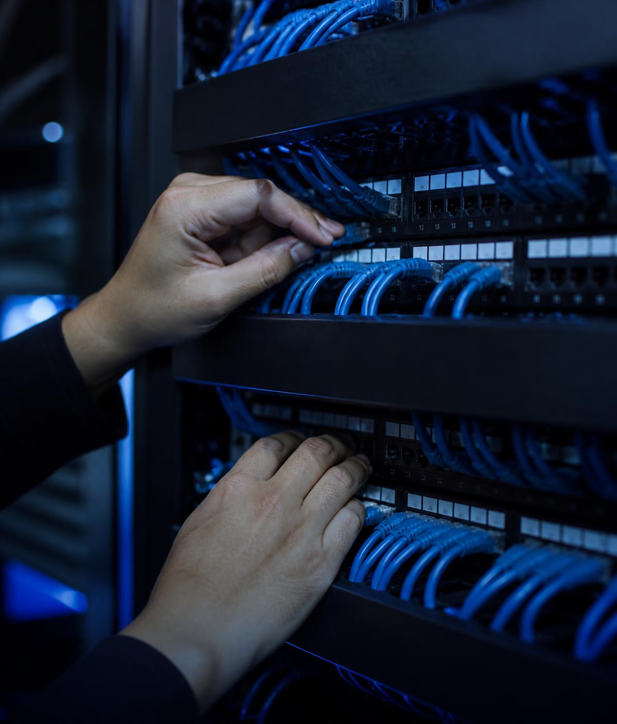 Cabeamento estruturado organizado em patch panel